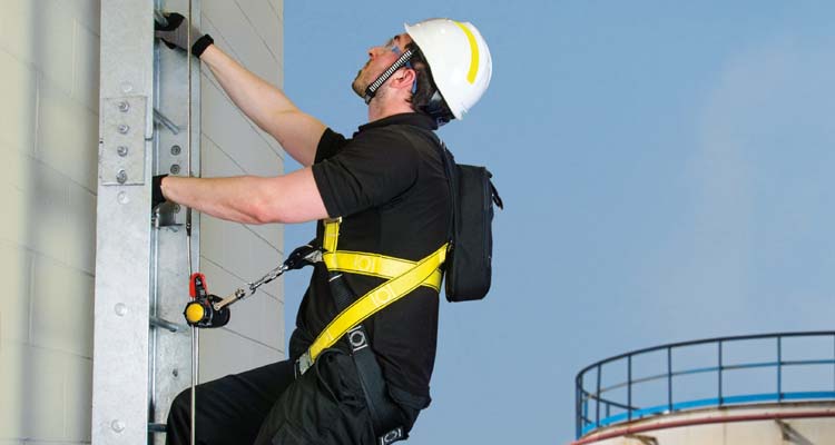 Safety consulting fall protection - Workers protection during access or work in scaffolding, towers